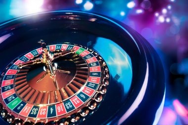 zeus77 mobile app interface showing live blackjack and roulette tables on Android